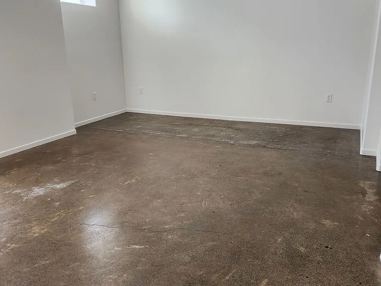 529 Stewart St — Photo 9