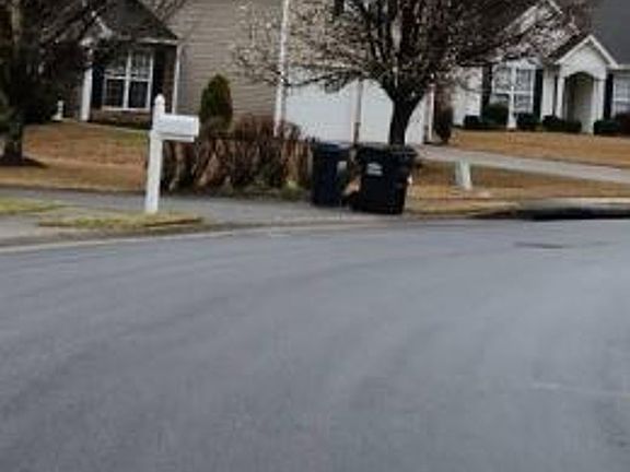Exterior Neighborhood (street photo)