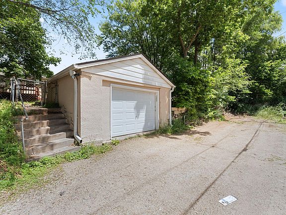 3rd image of 1332 Minnehaha Ave E