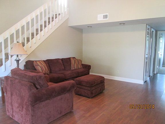 5th image of 64 Meadowbrook Dr