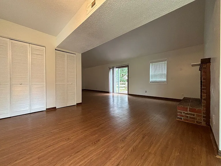 124 E Saltwood Pl — Photo 8