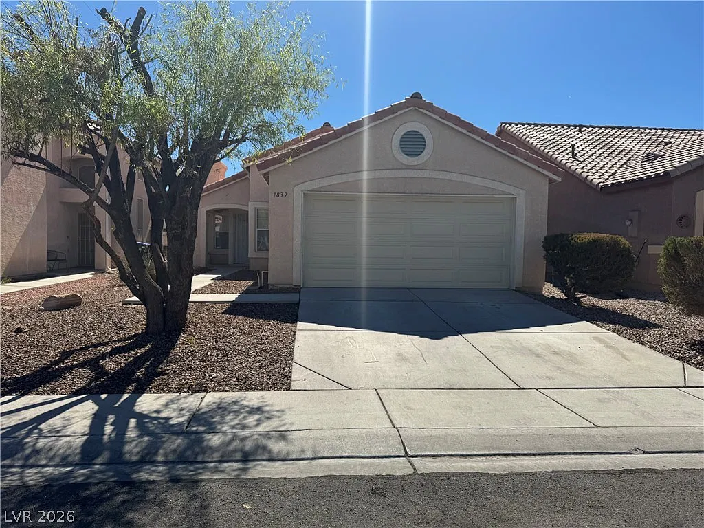 3 bed, 2.0 bath, 1138 sqft, $1,800 — Photo 2