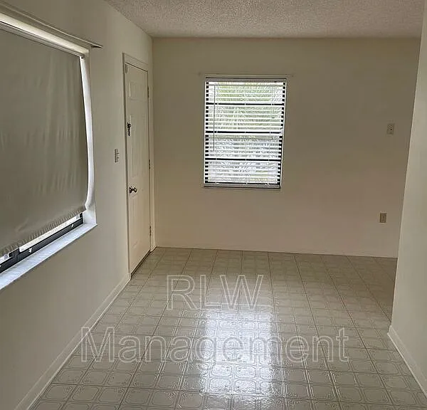 44 S Kentucky Ave — Photo 21