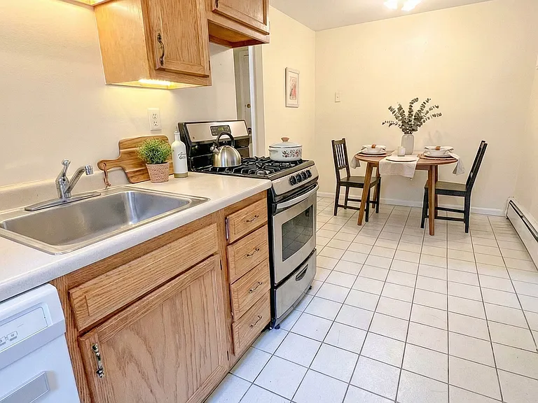 216 Freeman St #21 — Photo 8