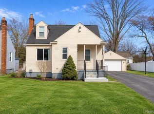 19490 Goldwin St, Southfield, MI 48075