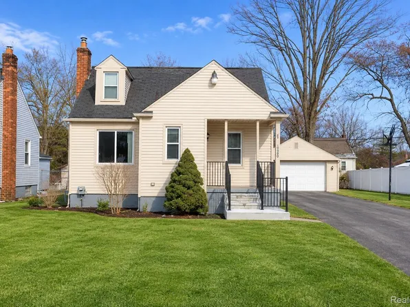 19490 Goldwin St, Southfield, MI 48075