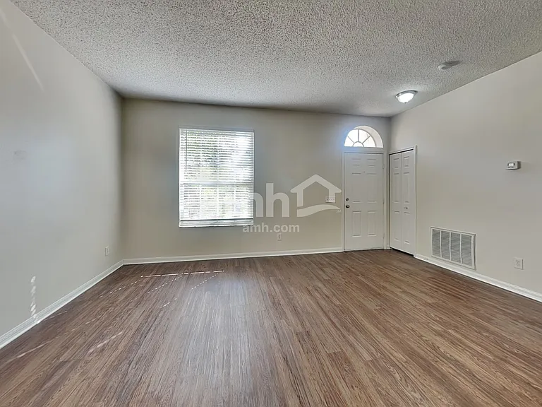 18212 Holly Hills Way — Photo 8