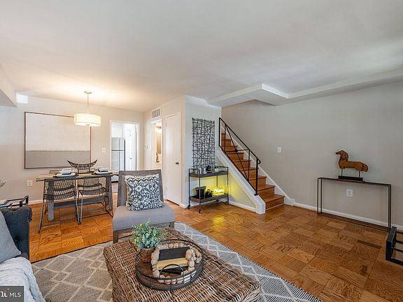 5th image of 2413 N Dearing St