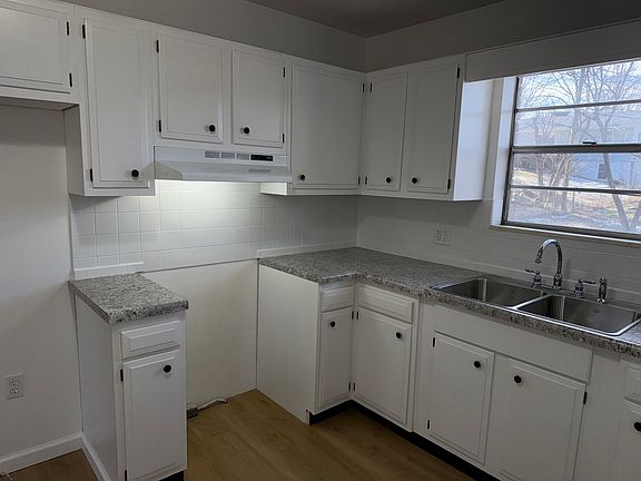 4th image of 1817 Margaret St