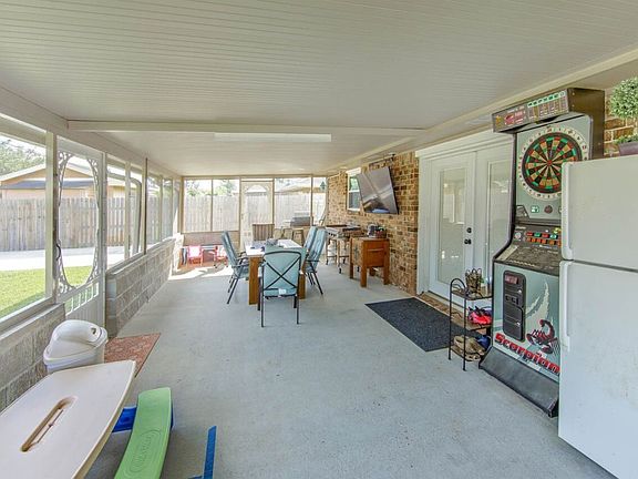 5th image of 413 Gaynell Dr