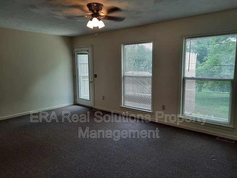 Building Photo - 97 Liberty Ln #2