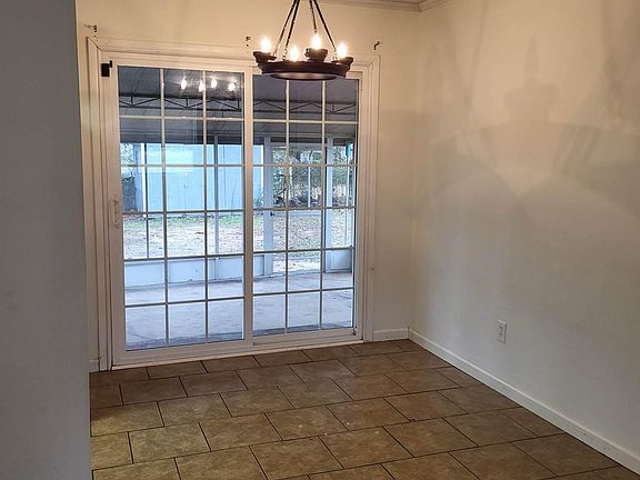 5th image of 908 Artesian Ave
