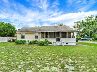 520 Dora Ave, Tavares, FL 32778