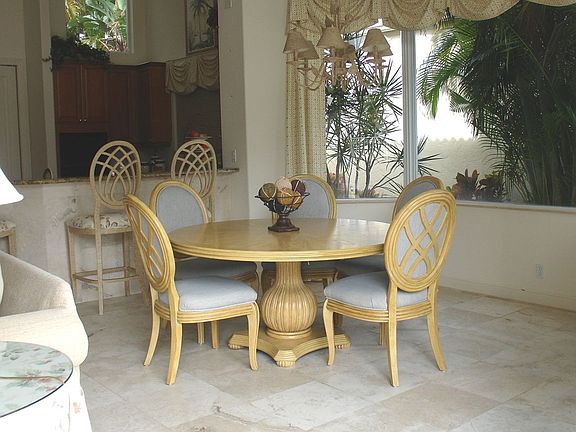 KITCHEN-DINNING AREA