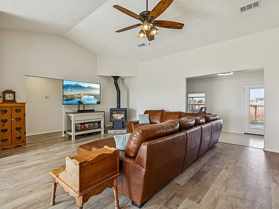 5th image of 317 Illinois St