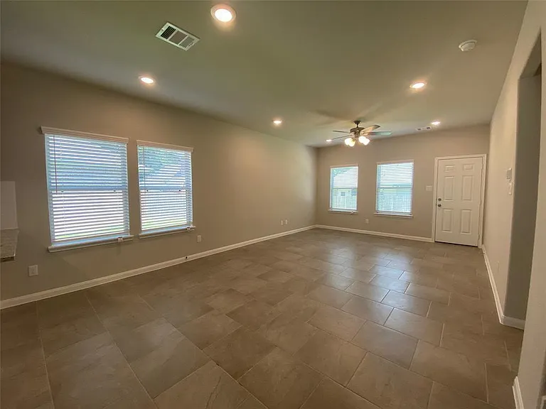 13443 Greenbrier Dr — Photo 6