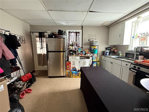 4th image of 32 Wyandotte Ave