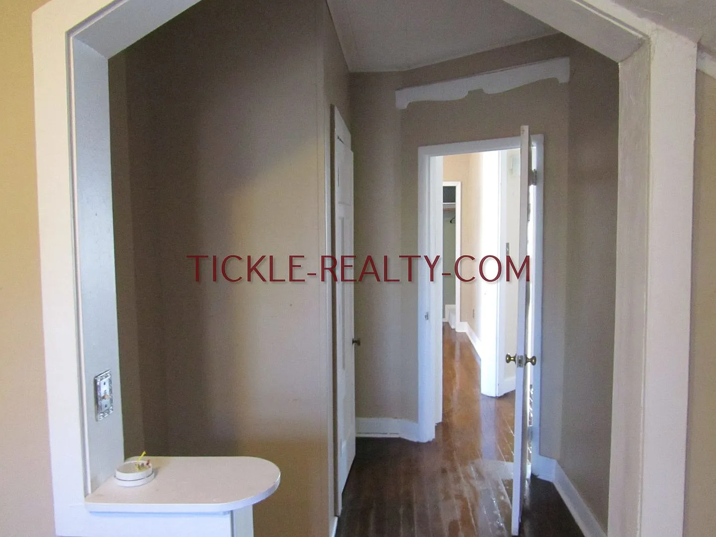 410 Oxford Street — Photo 4