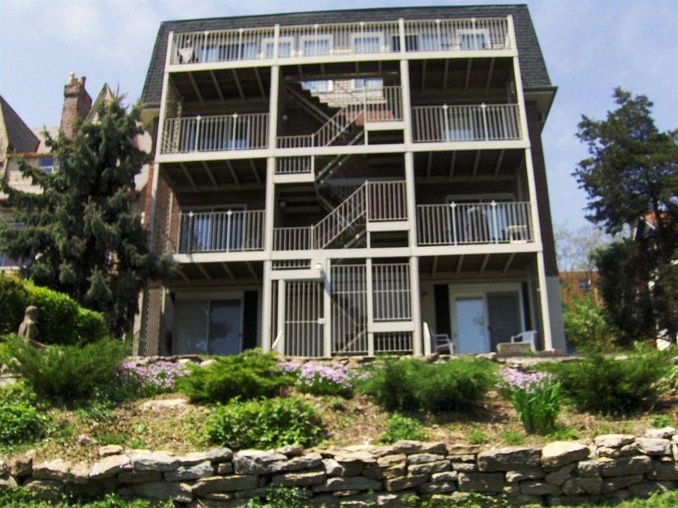 1st image of 944 Summit Ave APT 6