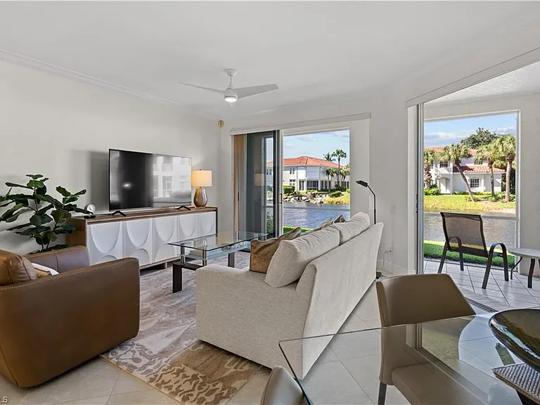 800 L Ambiance Cir #106 — Photo 2