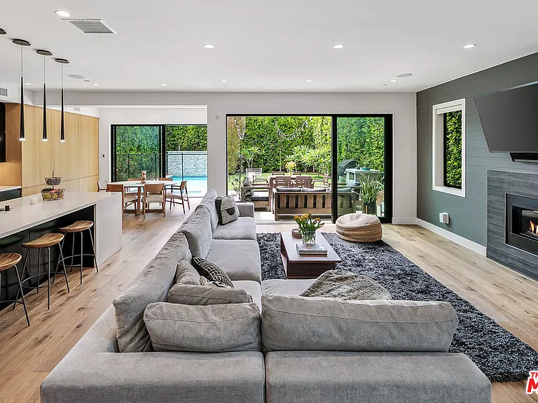 1037 Palms Blvd — Photo 1