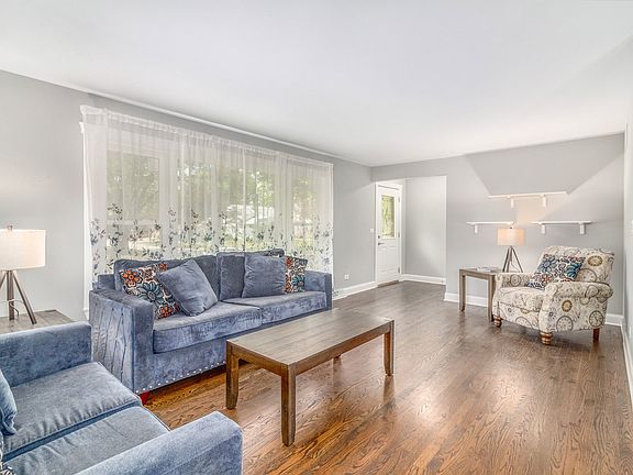 3rd image of 939 S Fairfield Ave