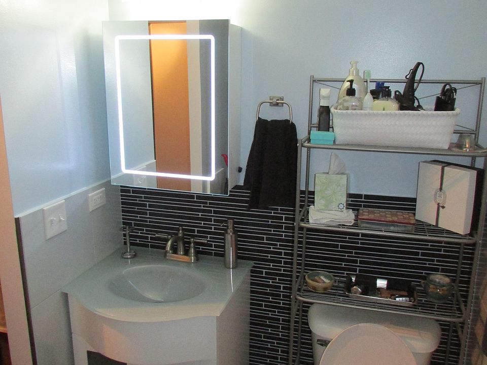 1st image of 4343 N Clarendon Ave APT 410