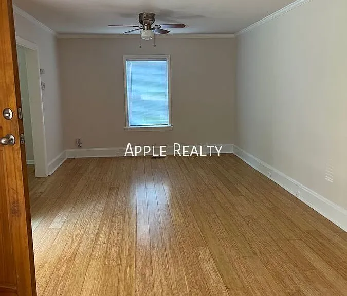 2219 Charlotte St — Photo 5