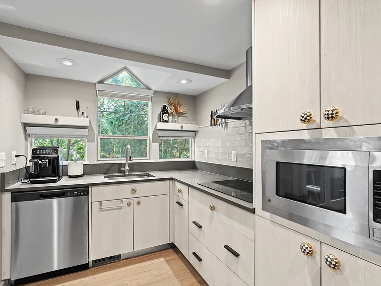 1057 N Old Woodward Ave — Photo 6