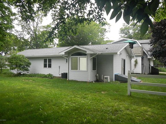 3rd image of 1038 Beechwood Dr