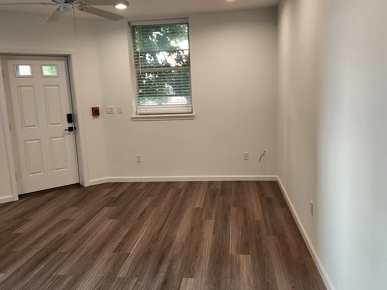 1840 Wharton St #1-R — Photo 4