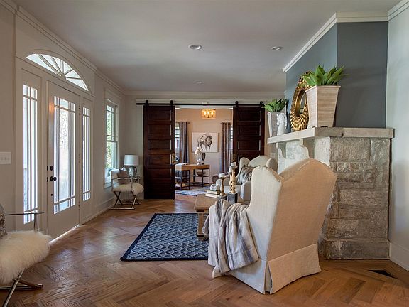 5th image of 2515 Essex Pl