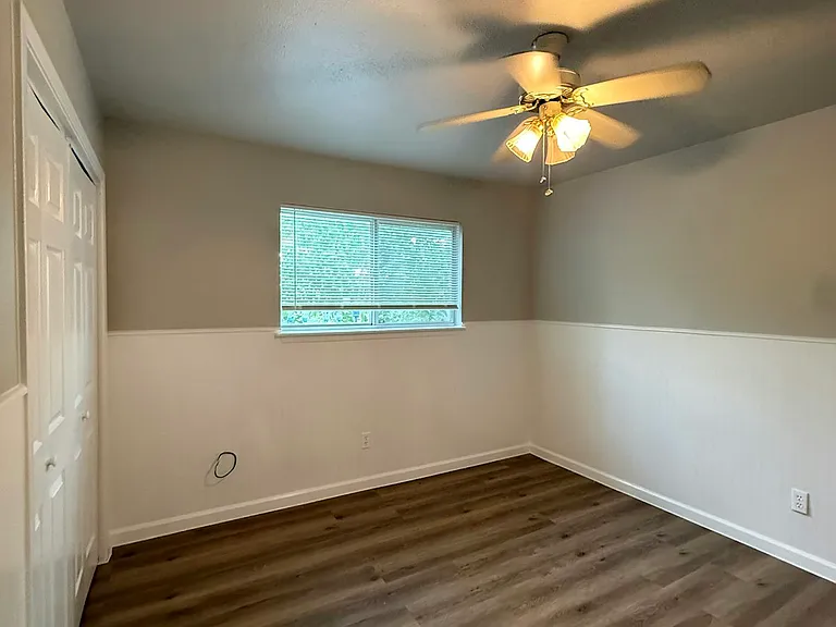 1690 Hofheinz St #B1 — Photo 9