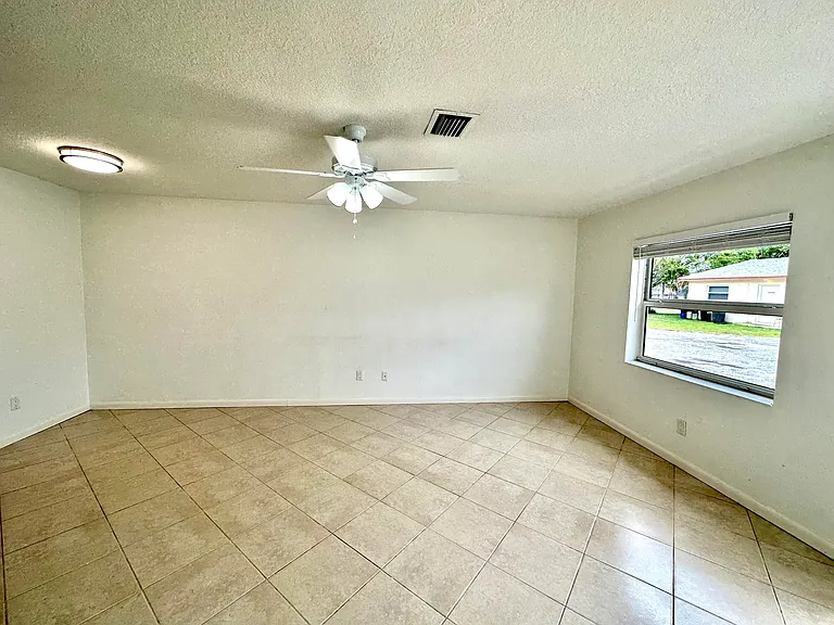 10134 Plant Dr — Photo 3