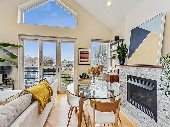 4th image of 1541 N Talman Ave #3