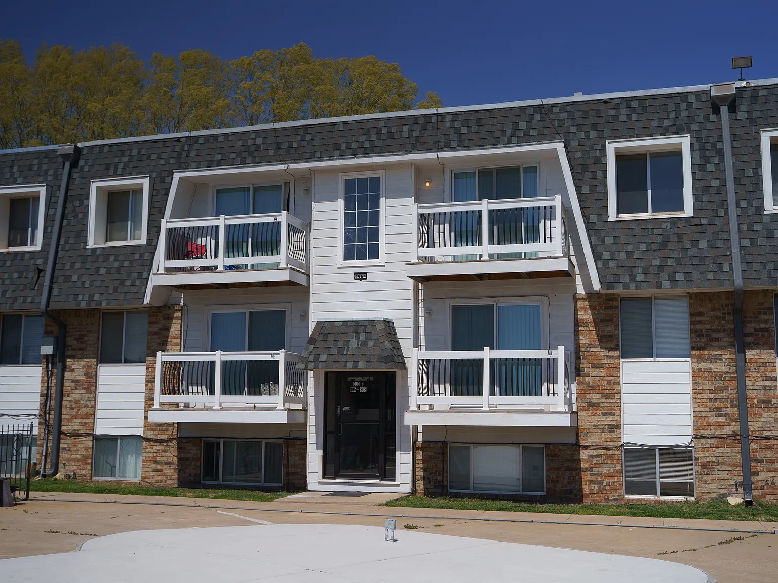 Brookside Apartments — Photo 1