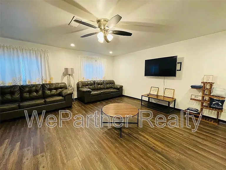 1189 Iris Lake Rd #B — Photo 6