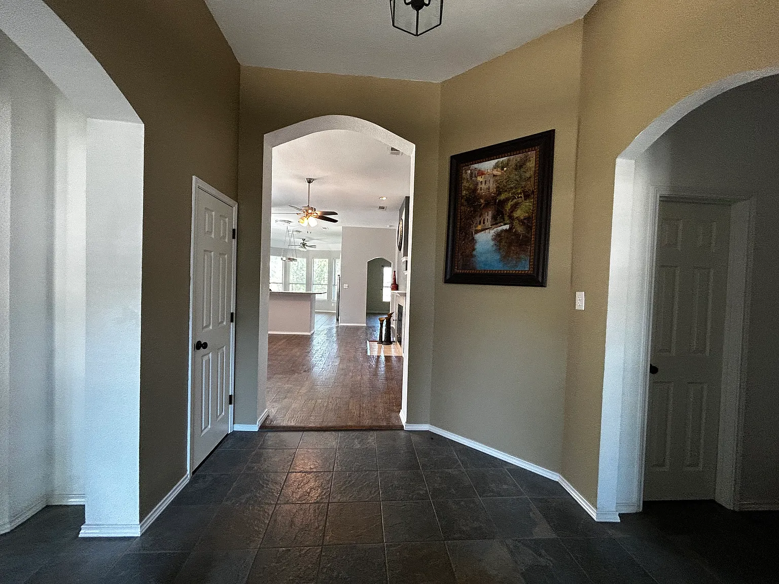 3 bed, 2.5 bath, 2285 sqft, $2,640 — Photo 2