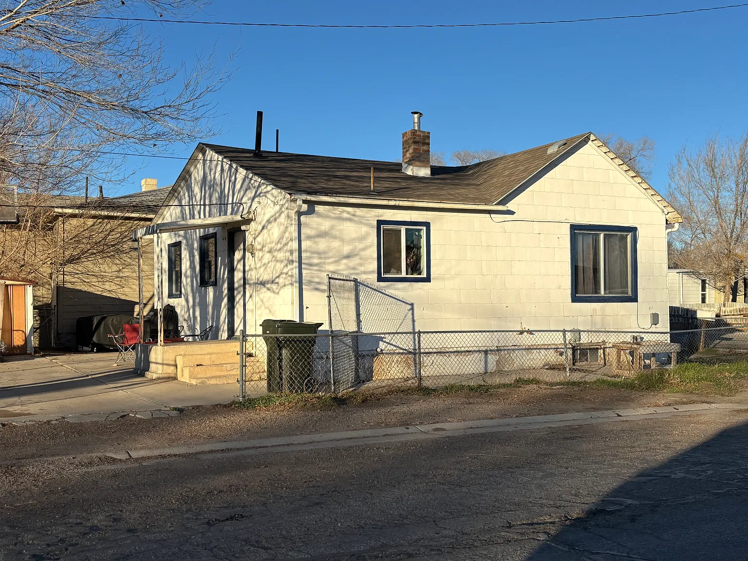 496 Rose Ave — Photo 2