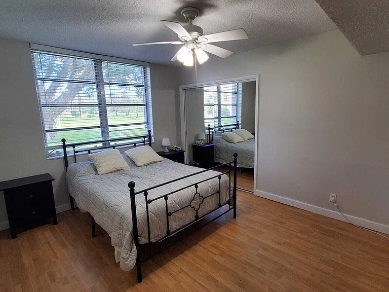 3800 Oaks Clubhouse Dr #112 — Photo 16