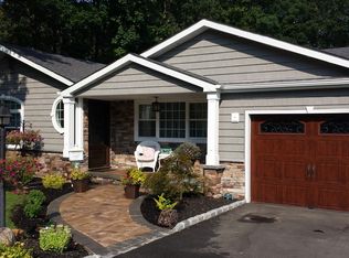 75A Burlington Blvd, Smithtown, NY 11787