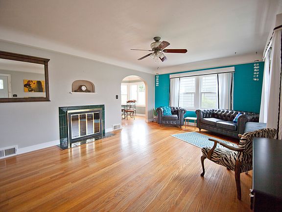 2nd image of 1129 Olive St