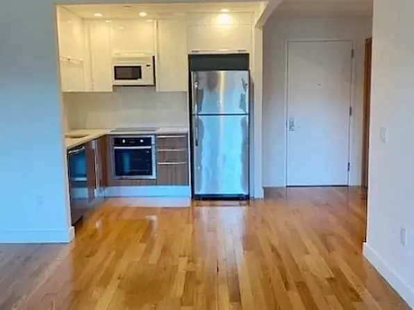 31-35 31st Street image 1 of 8