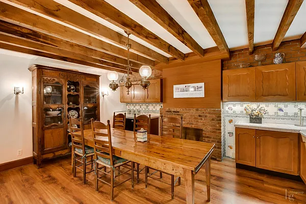 Rented by Hecht Group | media 11