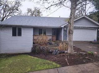 969 S 69th St, Springfield, OR 97478