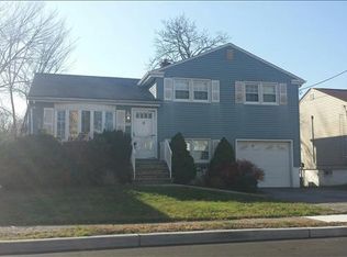 17 Cedar Dr, Rochelle Park, NJ 07662