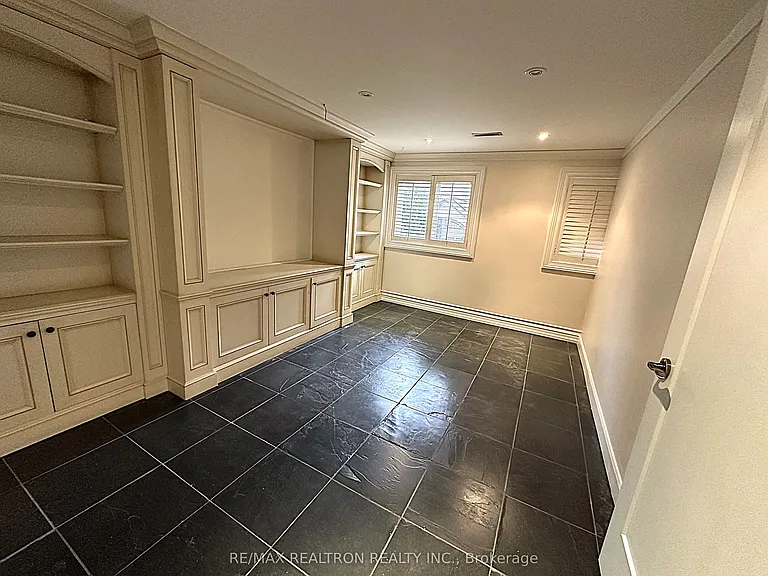 28 Gina Dr #BSMNT — Photo 2