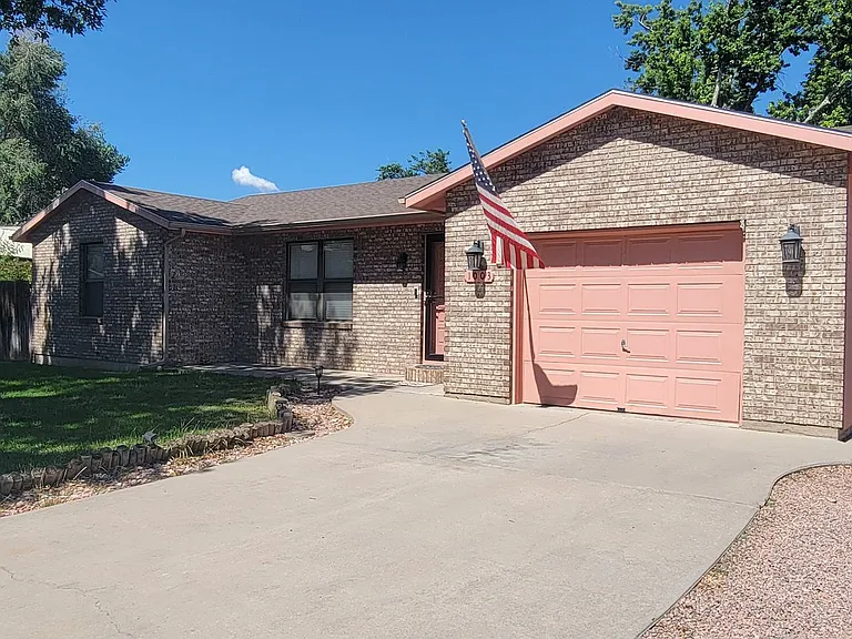 1003 Apple Ln — Photo 2