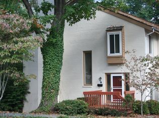 2051 Chadds Ford Dr, Reston, VA 20191