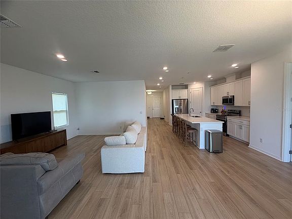 5th image of 453 Archway Pl